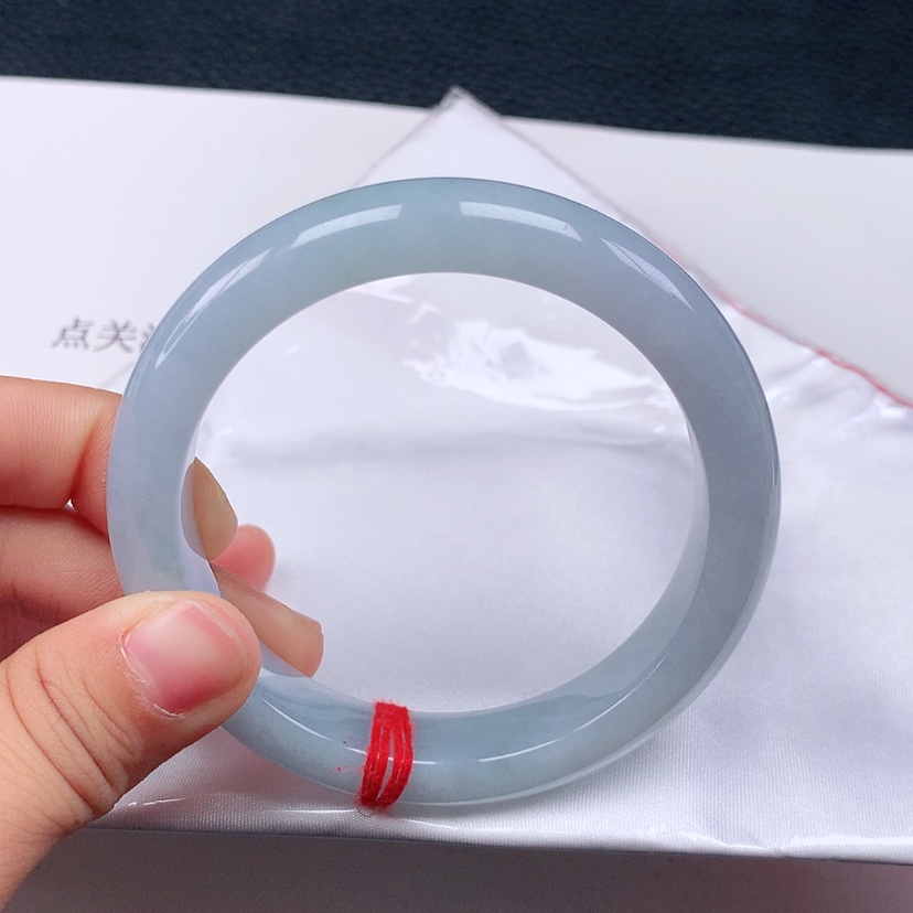 【闪购商品】翡翠手镯未镶嵌三***?