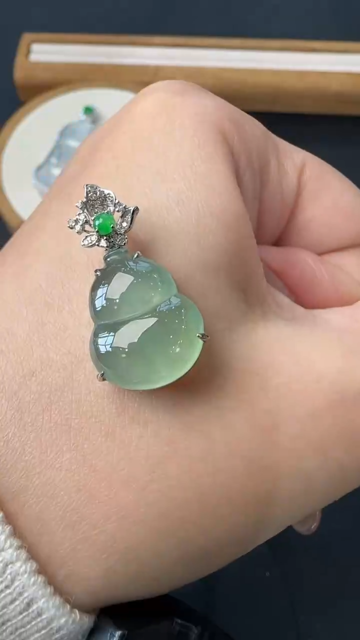 【闪购商品】翡翠吊坠18K金镶嵌17