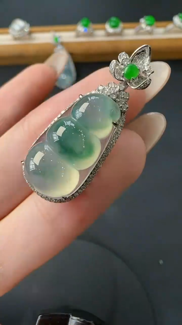 【闪购商品】翡翠吊坠18K金镶嵌64