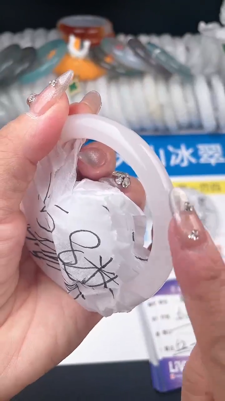【闪购商品】石英质玉手镯未镶嵌81