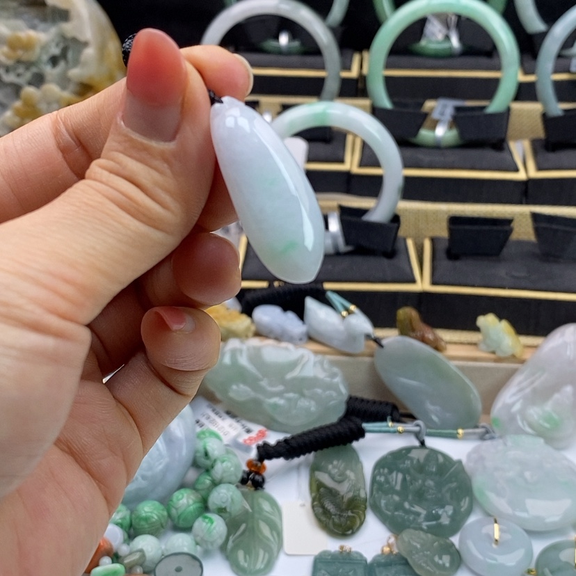 【闪购商品】翡翠颈饰未镶嵌
