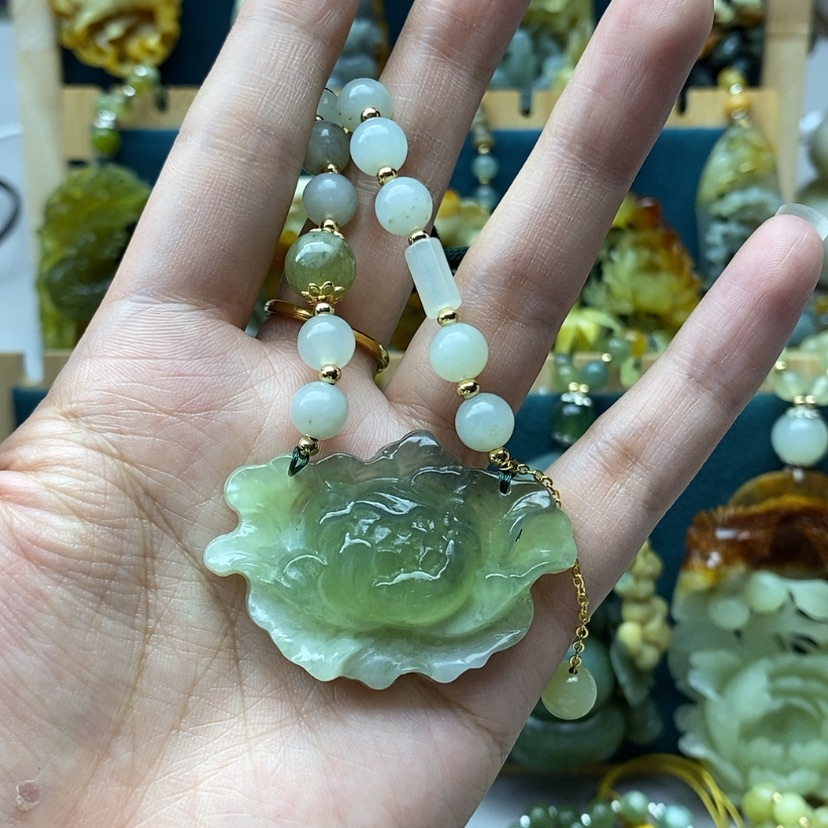【闪购商品】蛇纹石玉挂件未镶嵌