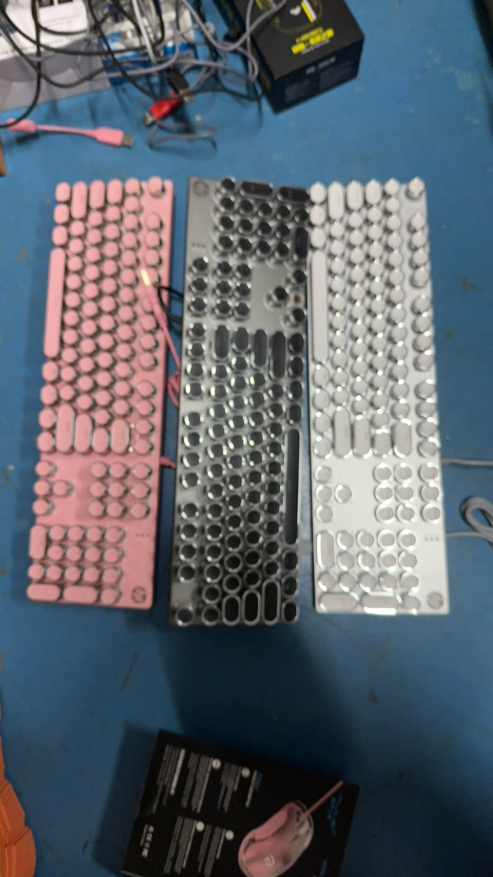 95新 GK400朋克青轴机械键盘