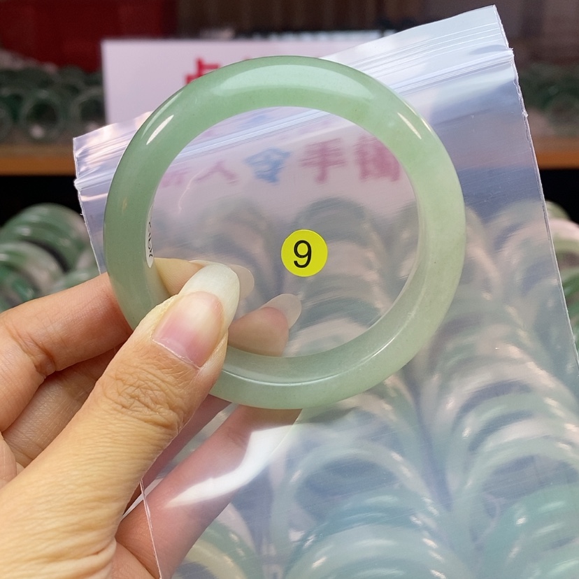 【闪购商品】石英质玉手镯未镶嵌5556