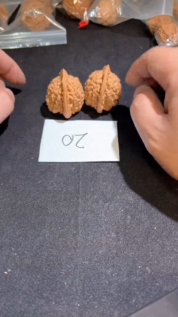 【闪购商品】文玩核桃把件20号 44王勇官帽 团