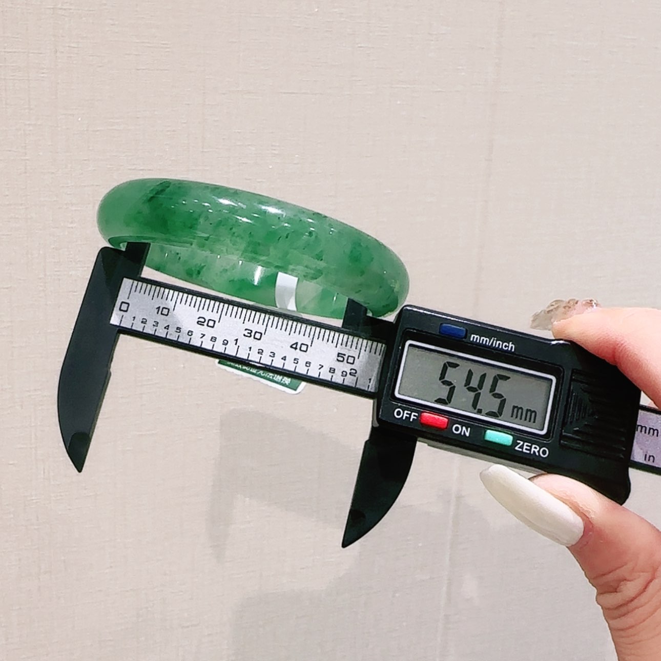 【闪购商品】石英质玉手镯未镶嵌