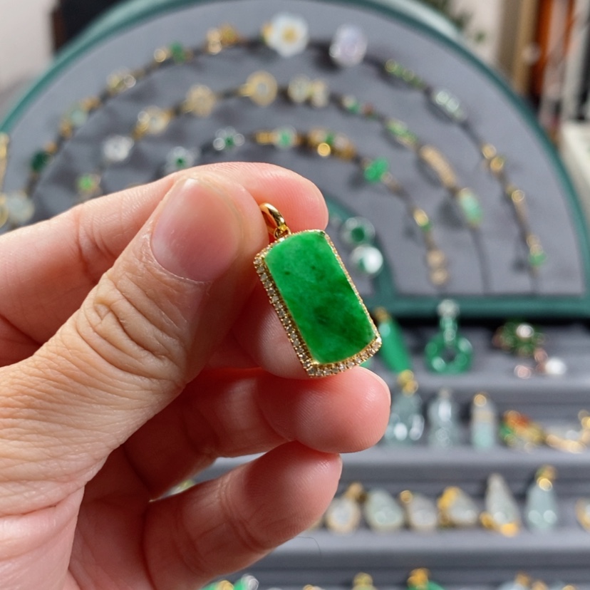 【闪购商品】翡翠颈饰18K金镶嵌萌*奇
