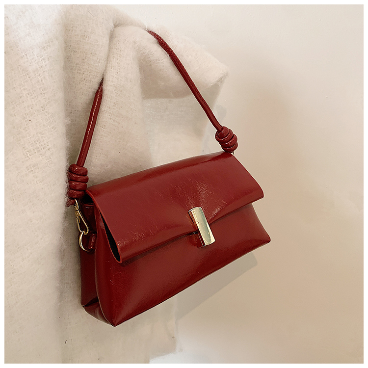 新年红色包包秋冬女2023新款潮复古腋下包韩国小众单肩小方包婚包