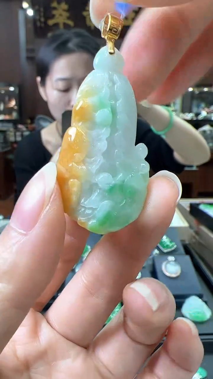 【闪购商品】翡翠颈饰18K金镶嵌白菜