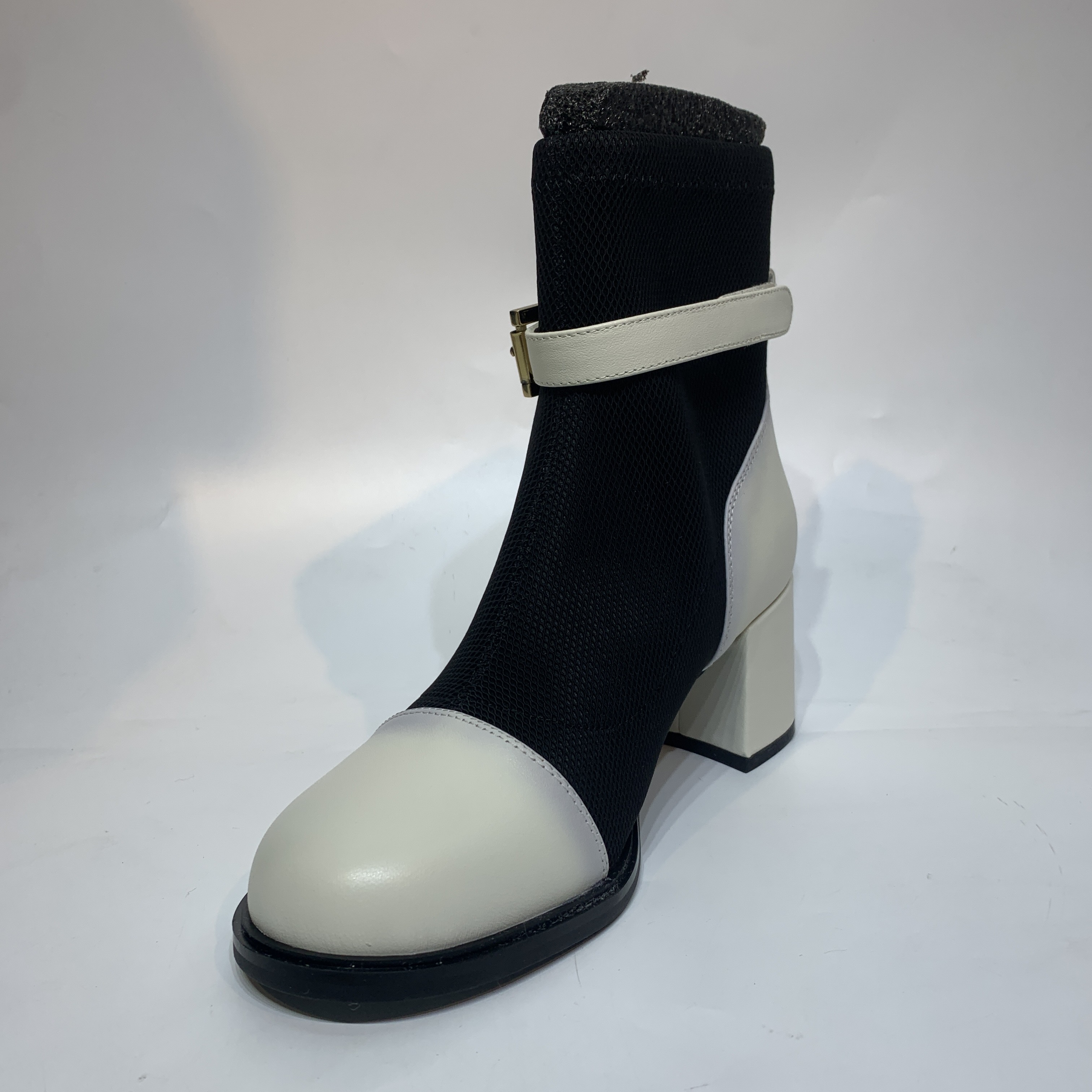 货号a533【帮面牛皮 内里羊皮 跟高3cm】品牌女鞋