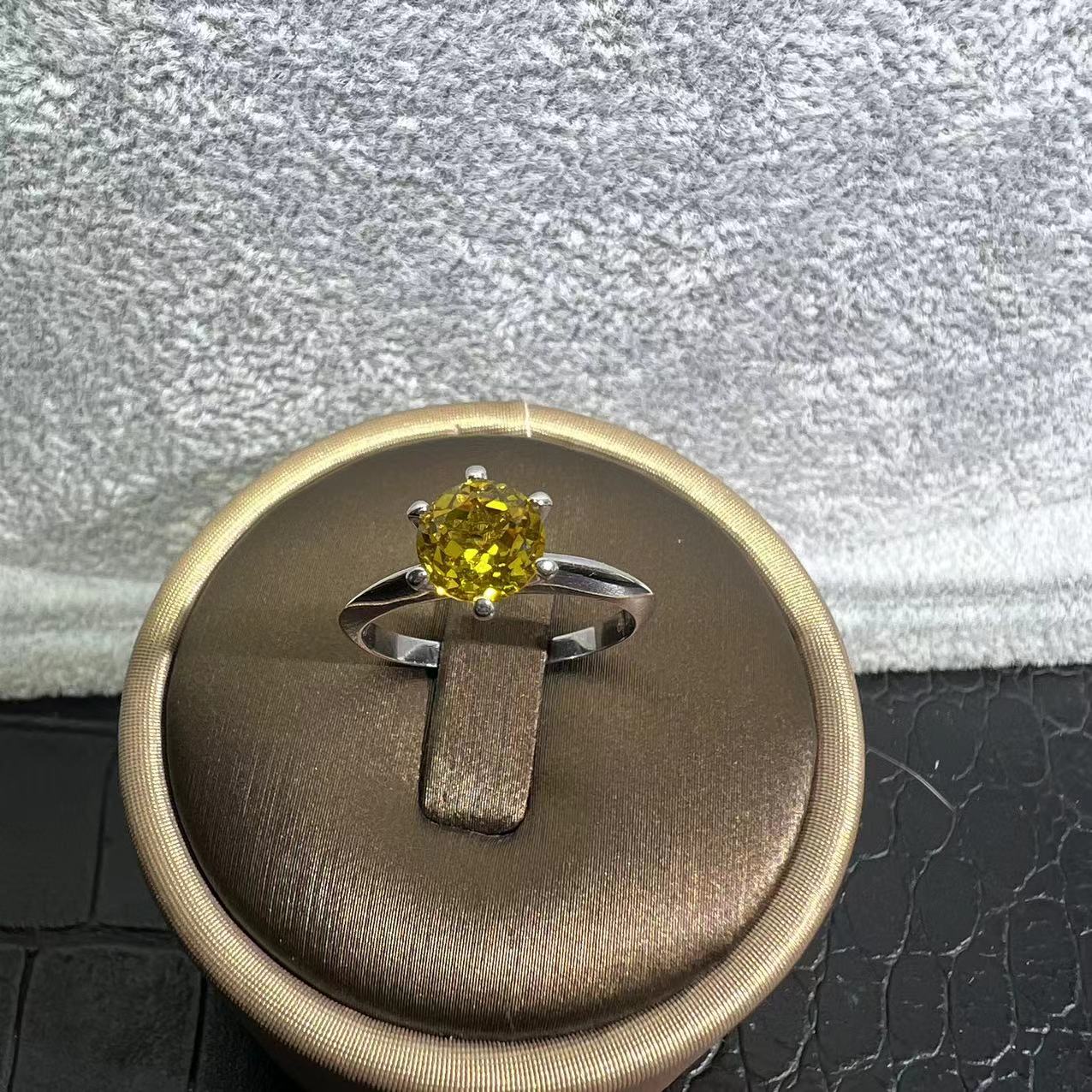 带包装光臂六爪黄钻戒指1ct.H