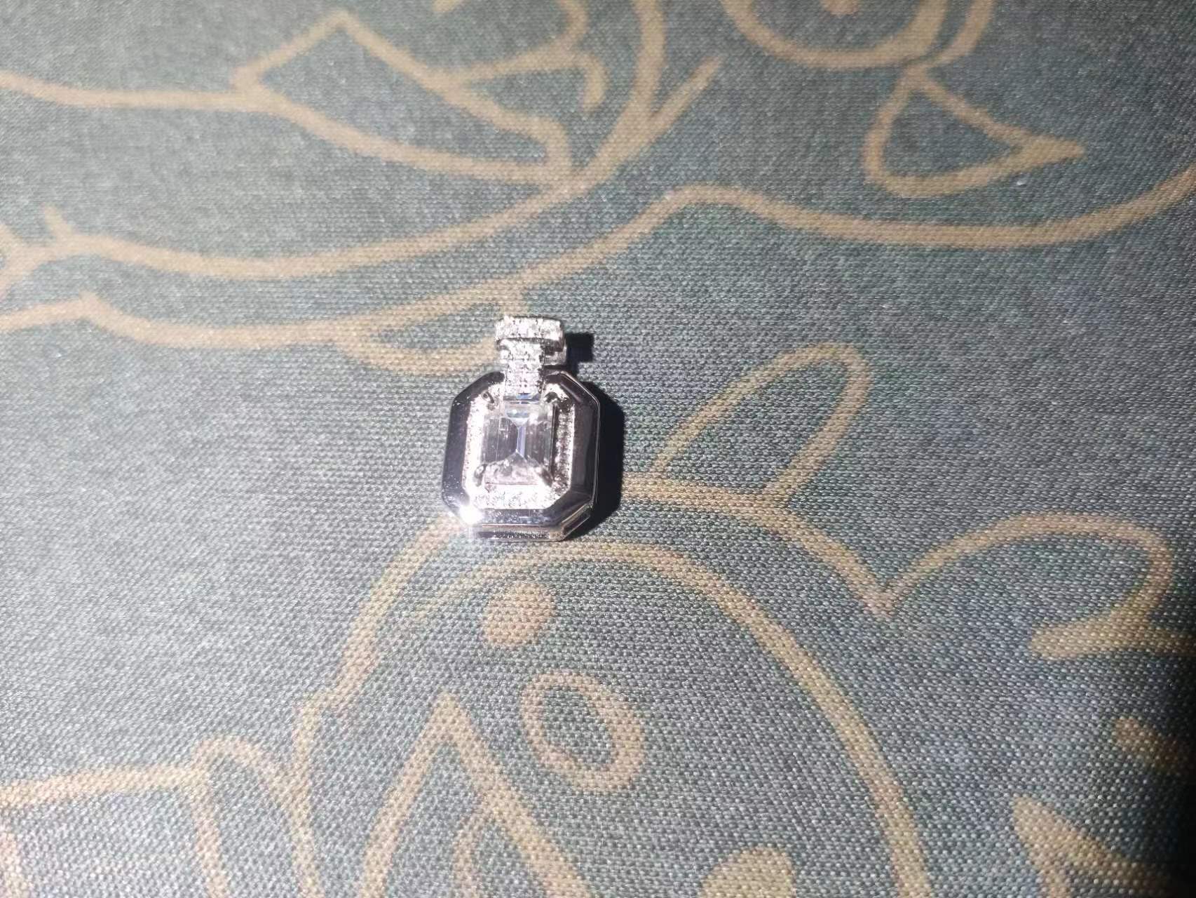 带包装香水瓶吊坠1ct.H