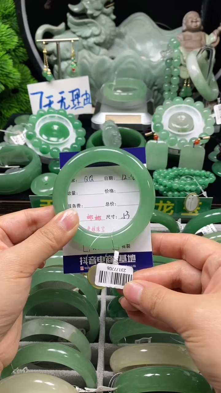 【闪购商品】石英质玉手镯未镶嵌娜娜L 53 QQ糖