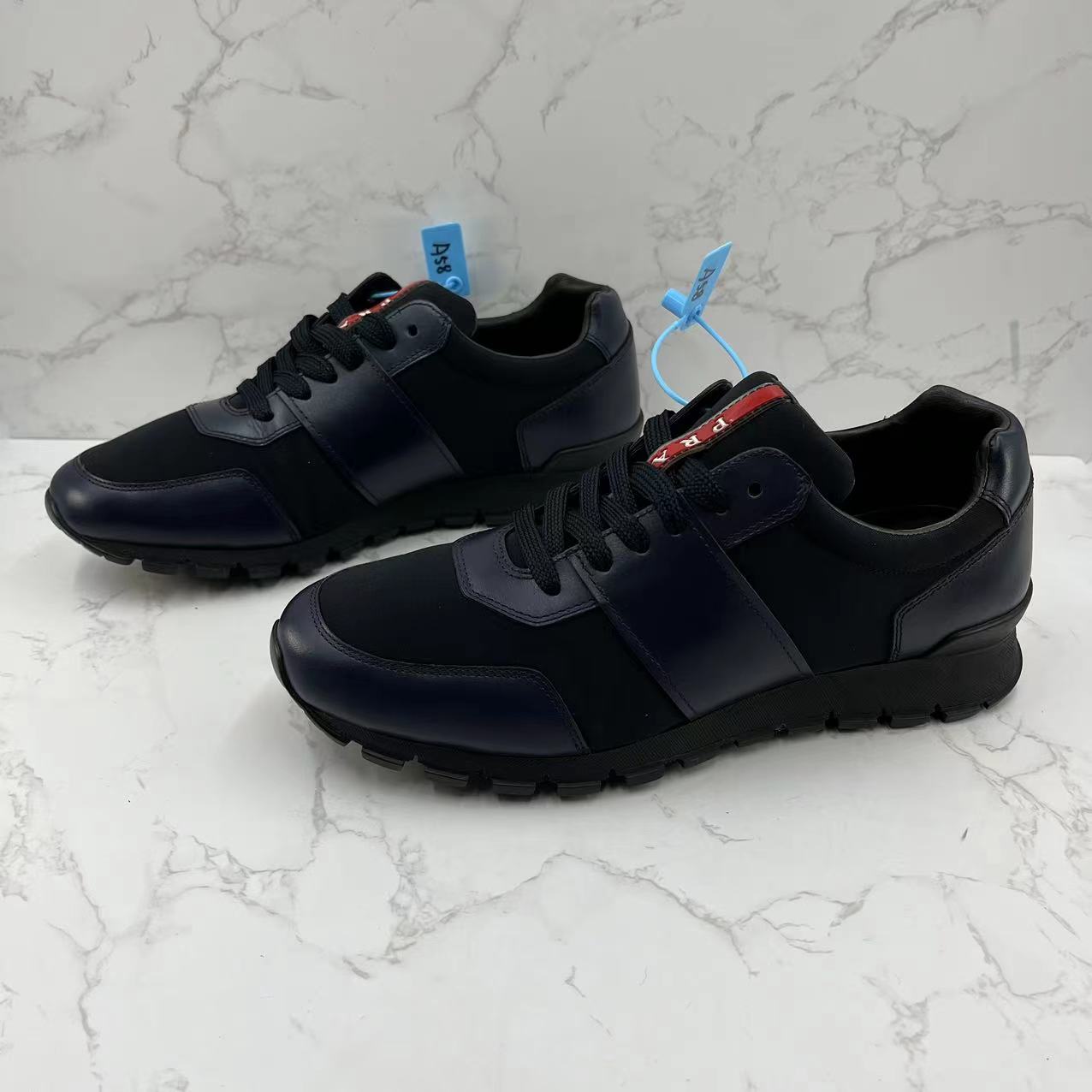 95新 Prada/普拉达 二手男士藏蓝色休闲时尚潮流舒适运动鞋40.5码