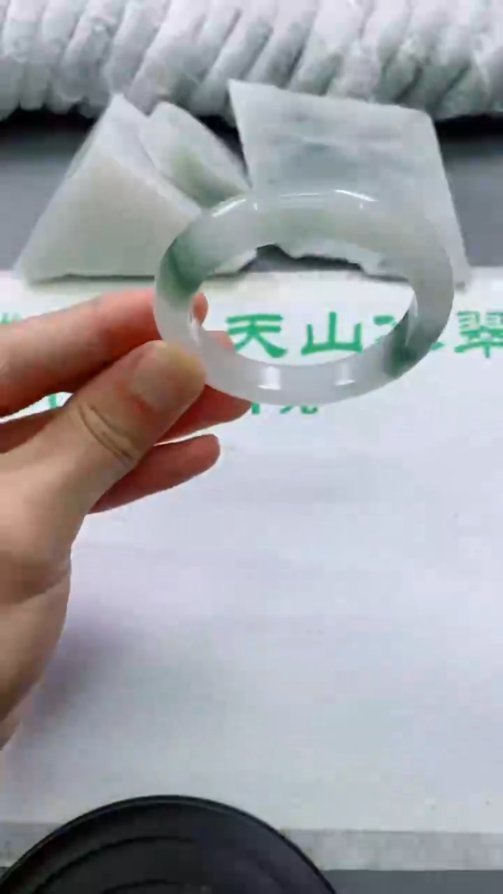 【闪购商品】石英质玉手镯未镶嵌A225-52-53