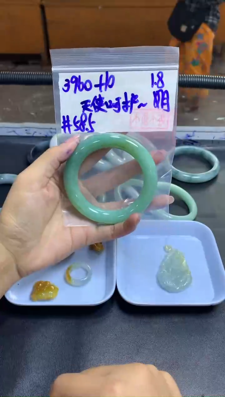 【闪购商品】定制翡翠未镶嵌圆条手镯 58.5#3960元不支持退换