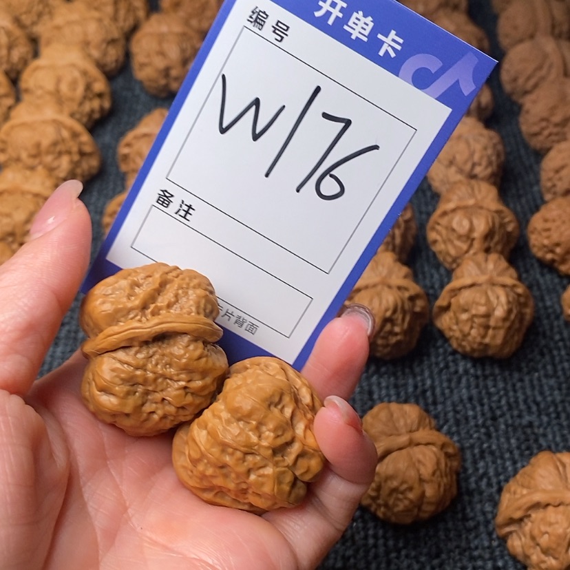 【闪购商品】桃核吊坠歪*