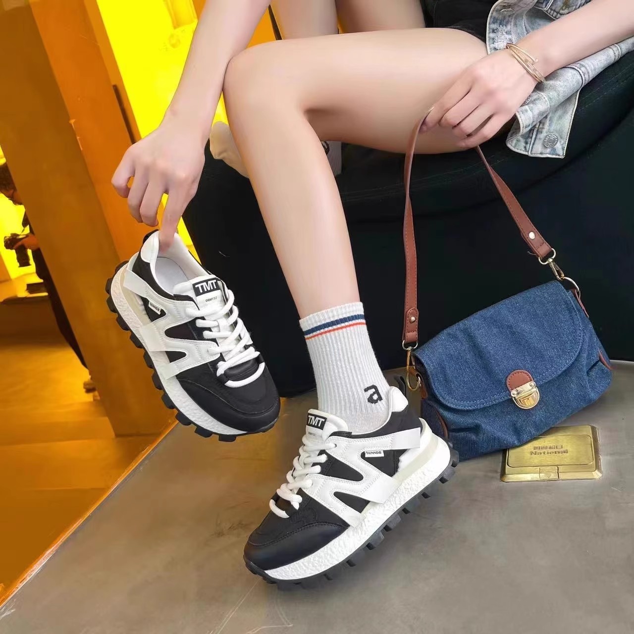 秋冬季休闲新款阿甘加绒跑步鞋女款软底轻便减震防滑耐磨运动