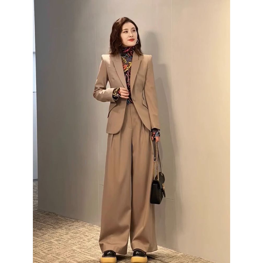 早秋穿搭干练气质女装时尚洋气时髦御姐小香风职业西装显瘦套装