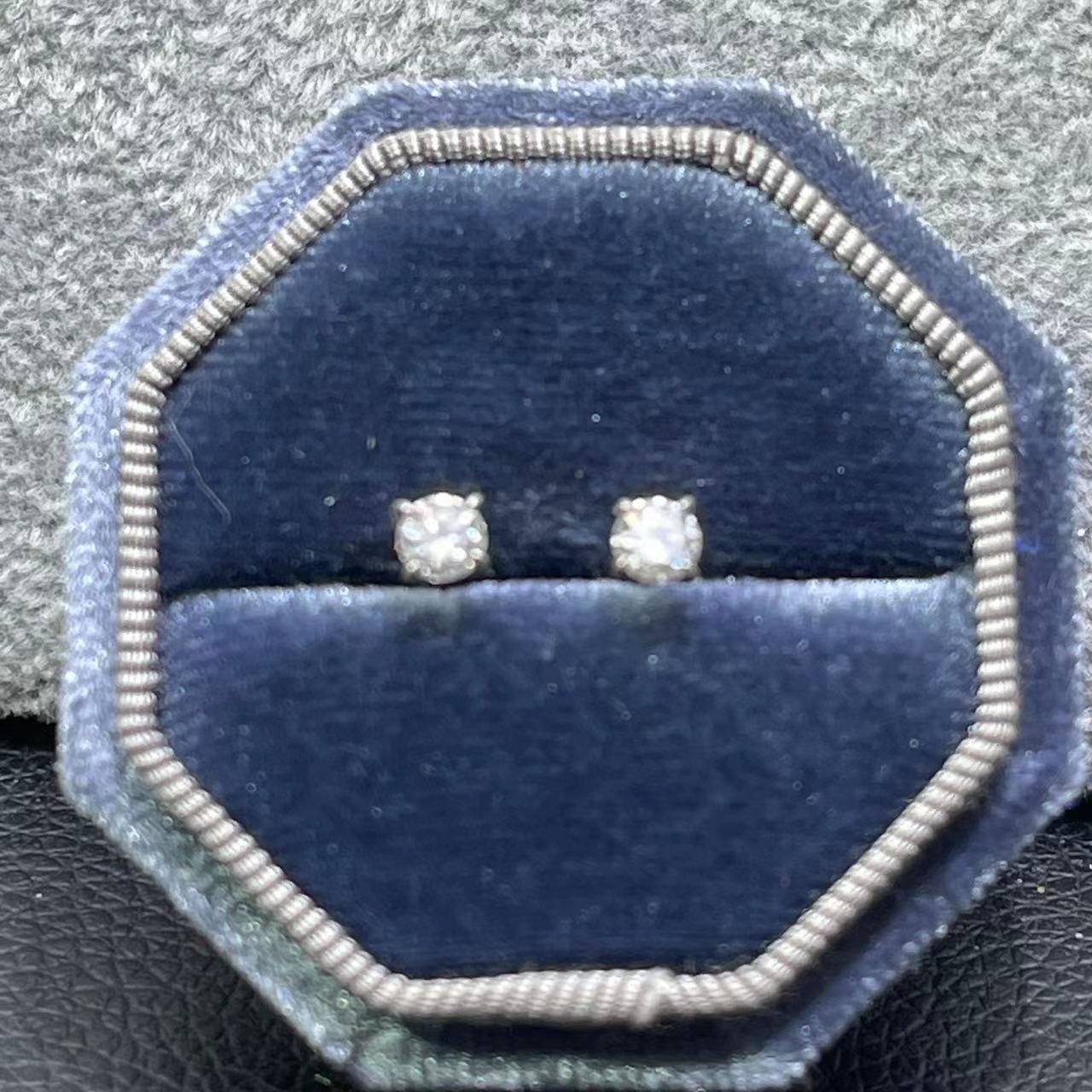 四爪小耳钉螺丝帽30分0.3ct-H