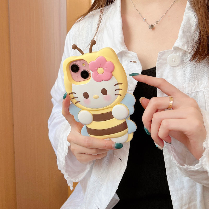 卡通可爱小蜜蜂适用iPhone15promax苹果14手机壳13新款12立体硅胶
