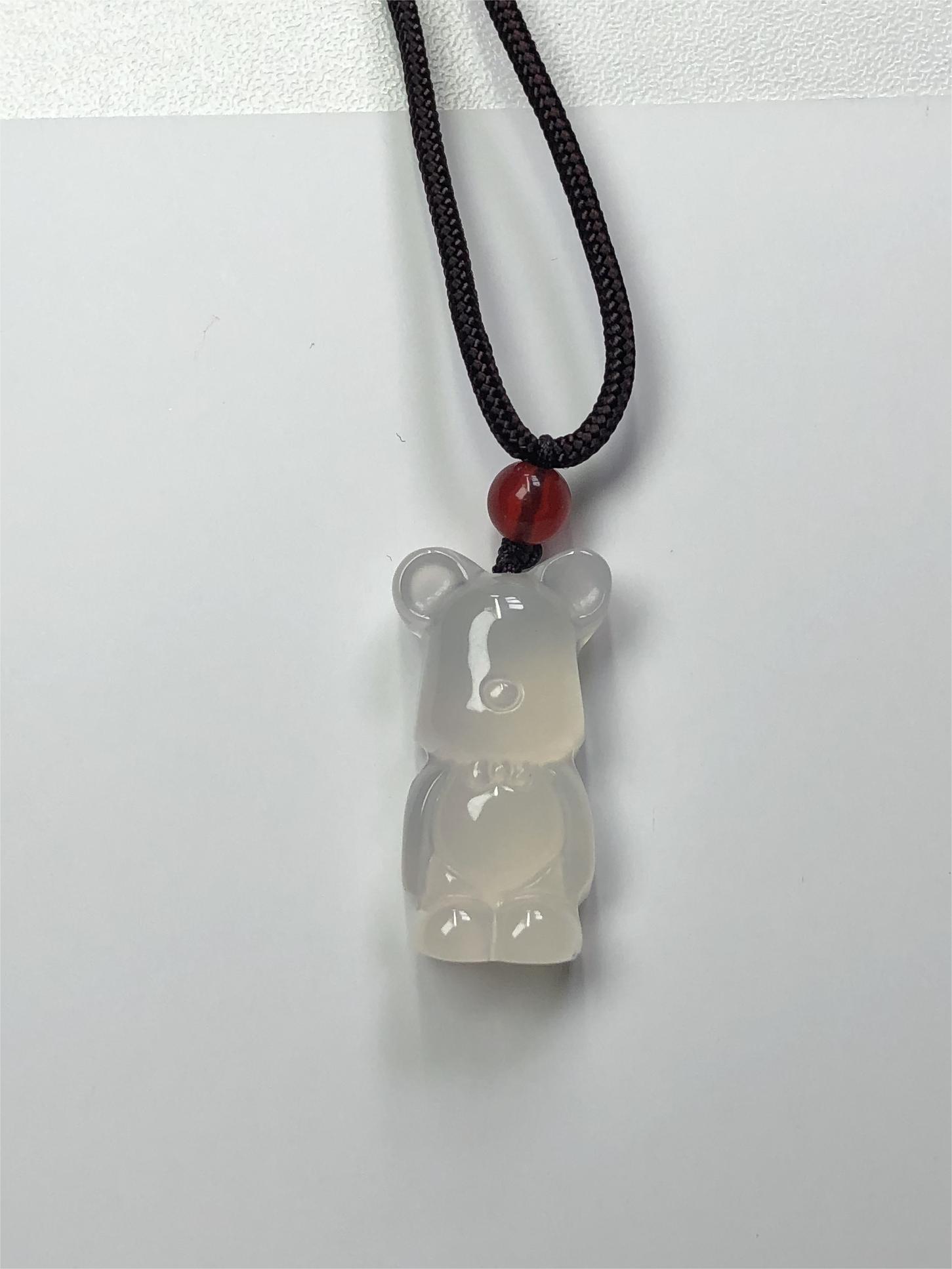 玉髓暴力熊吊坠