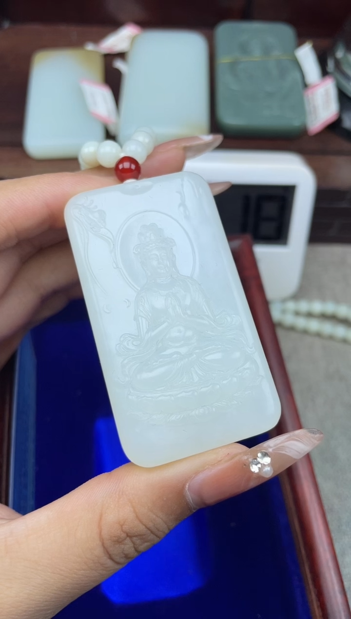 【闪购商品】和田玉吊坠(赠链)未镶嵌琳琳