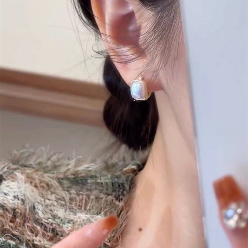 合金耳饰 高级感耳钉女2023年爆款耳环复古港风耳扣气质百搭耳饰