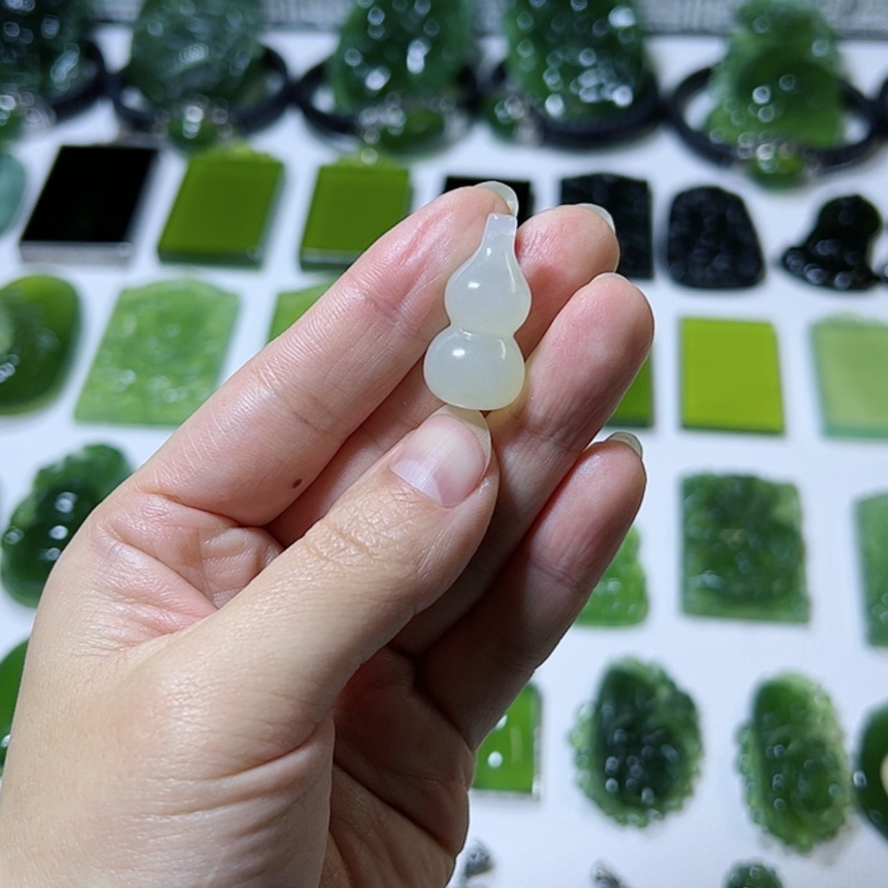 【闪购商品】蛇纹石玉颈饰未镶嵌