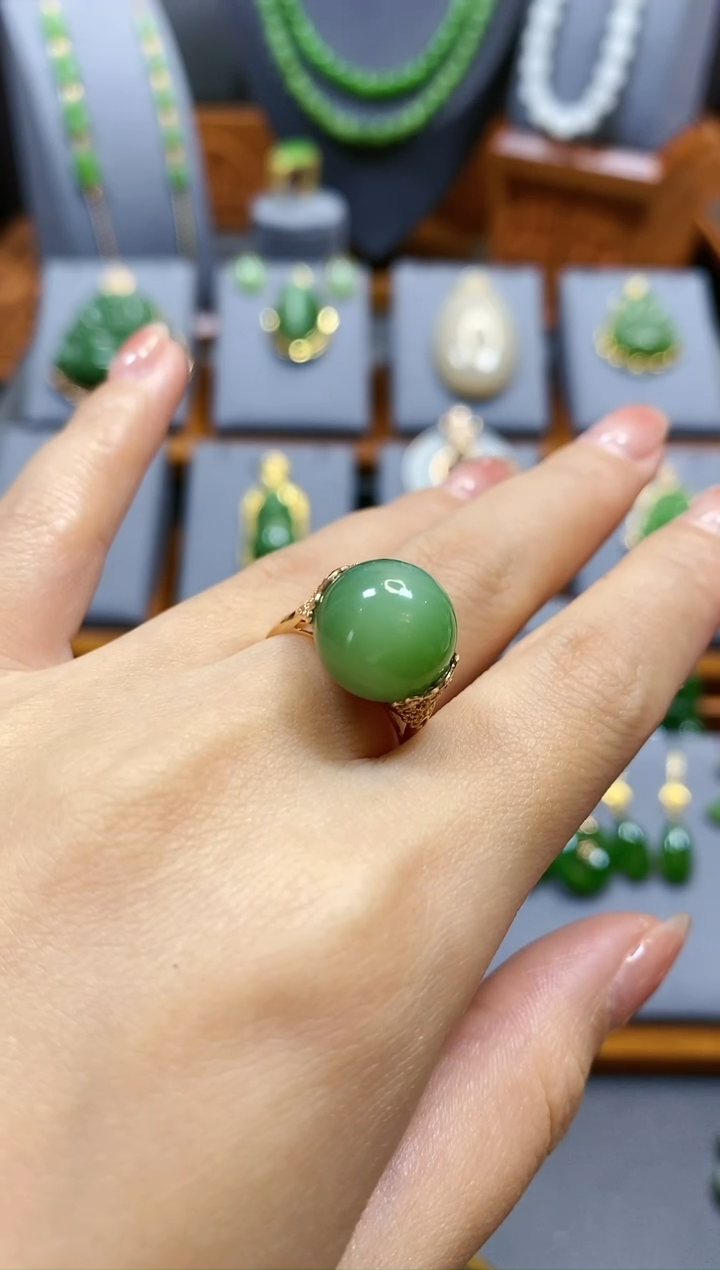 【闪购商品】和田玉碧玉猫眼珠戒指18K金镶嵌*