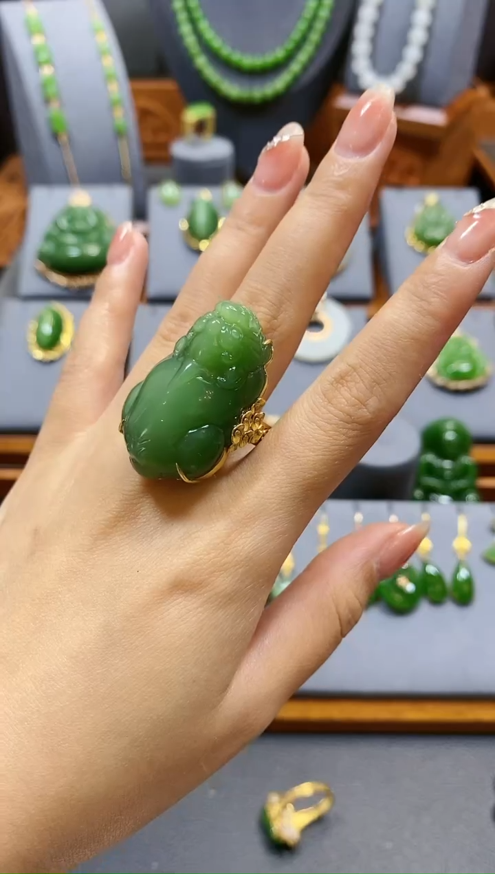 【闪购商品】和田玉碧玉冰绿大貔貅戒指18K金镶嵌*