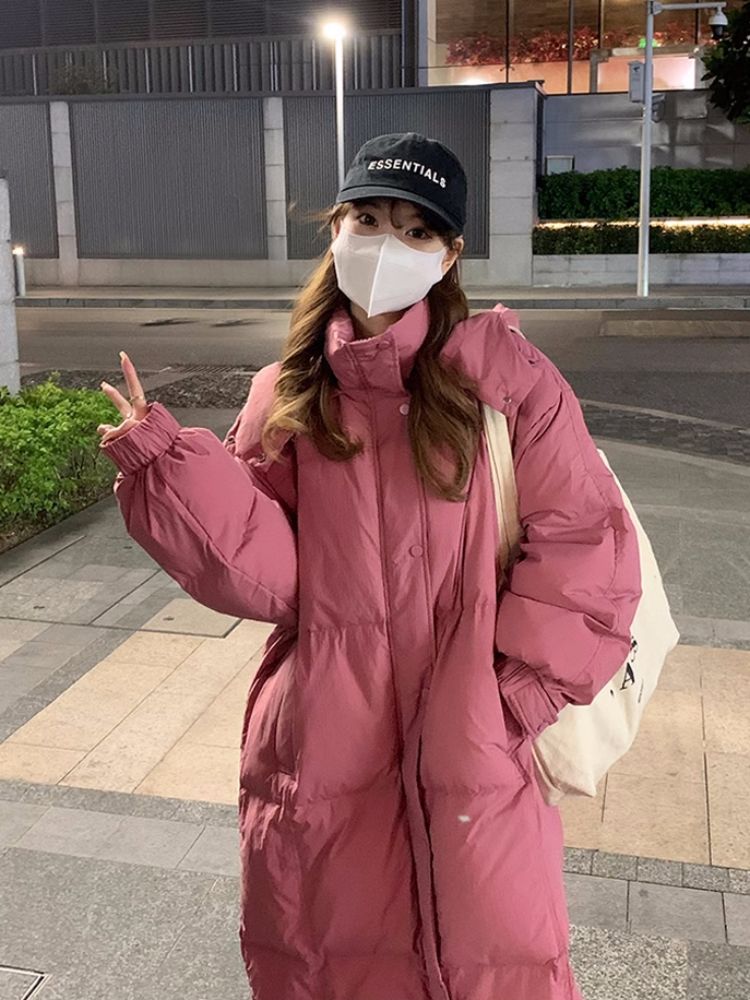 鸭鸭2023新款白鸭绒户外羽绒服树莓粉泡芙长款女宽松显瘦过膝款