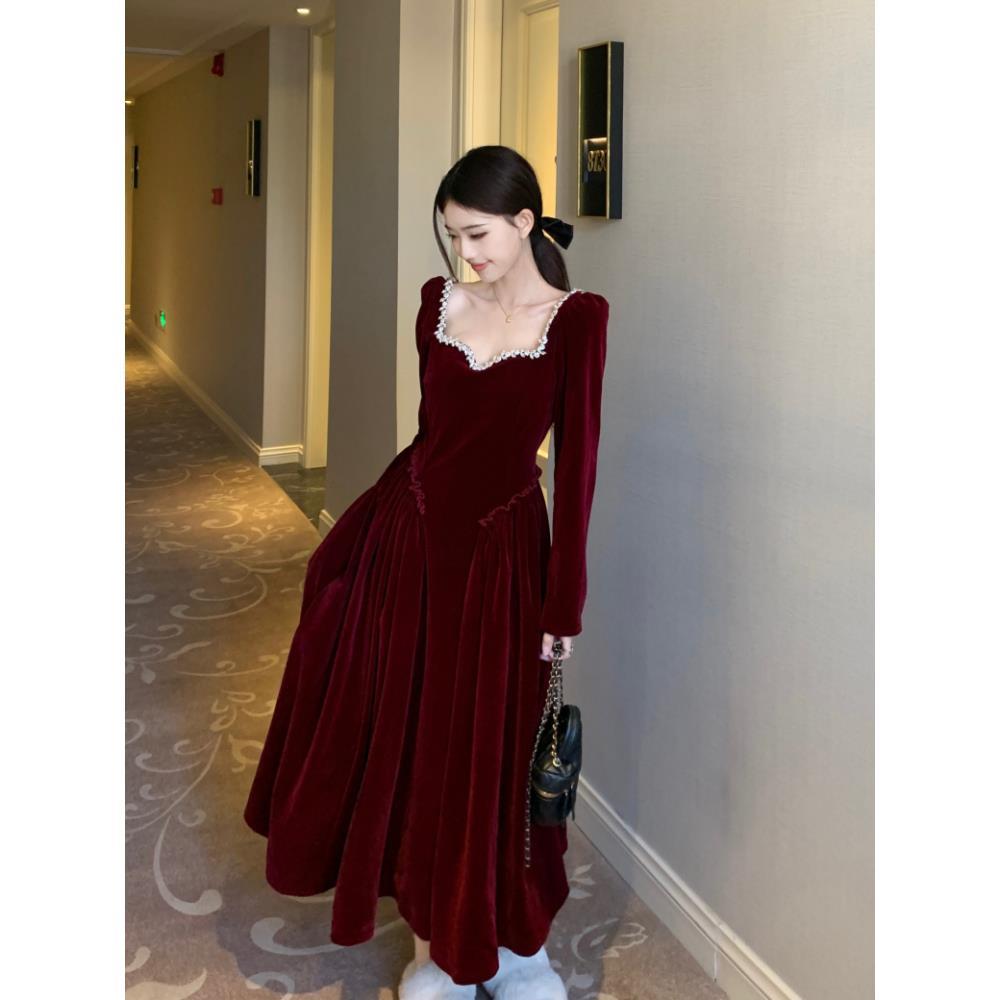 大码法式气质丝绒方领长袖连衣裙女秋冬新款胖收腰显瘦中长裙子