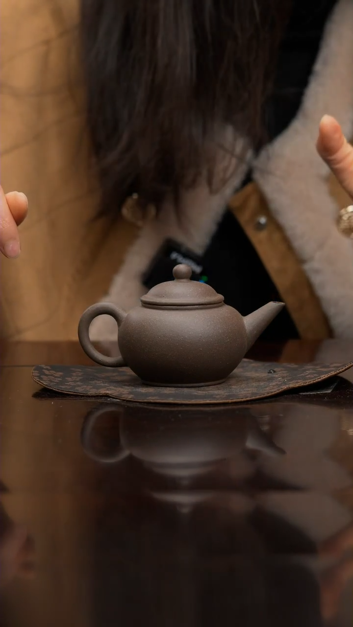【闪购商品】紫泥茶壶老的 水平