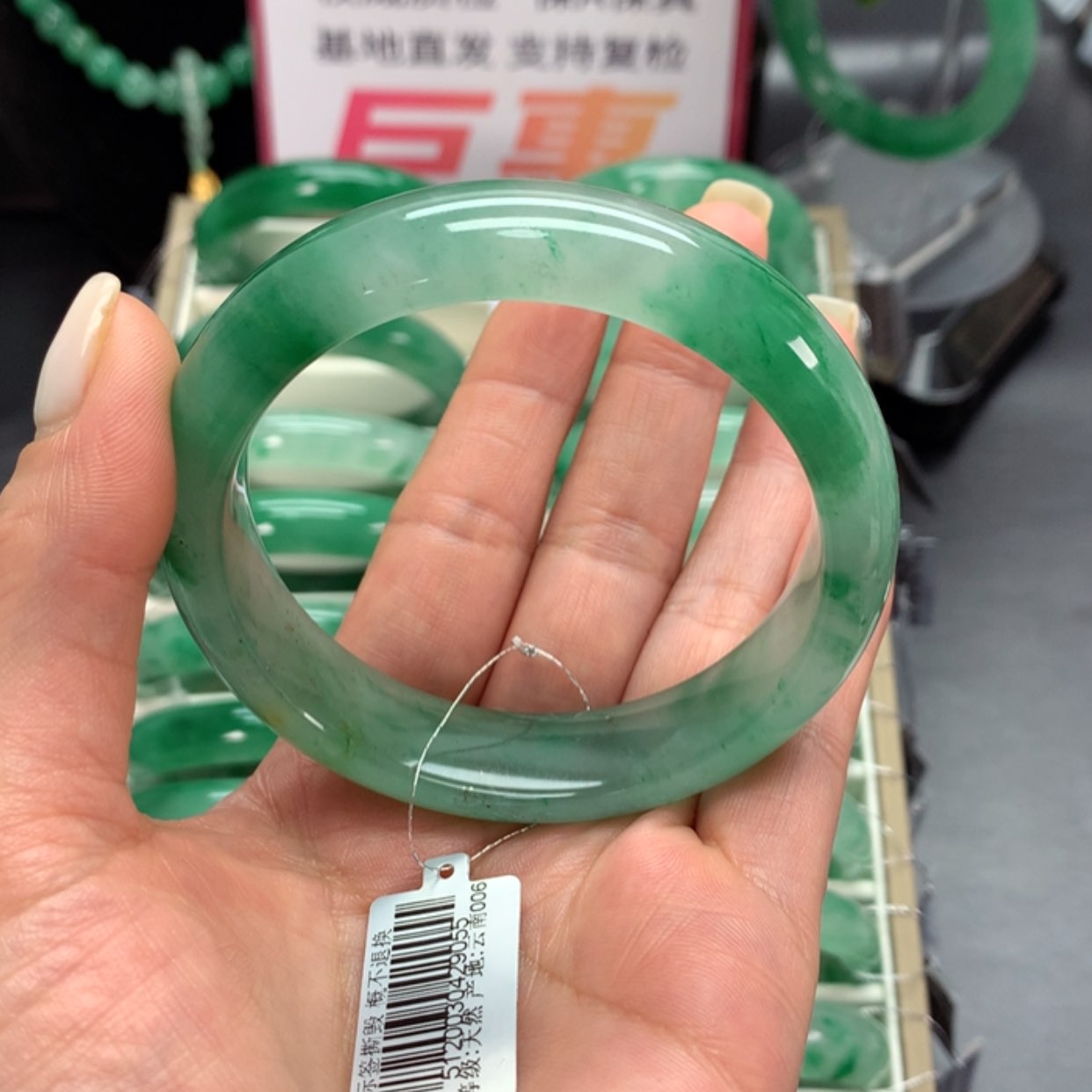 【闪购商品】石英质玉手镯未镶嵌雯*?
