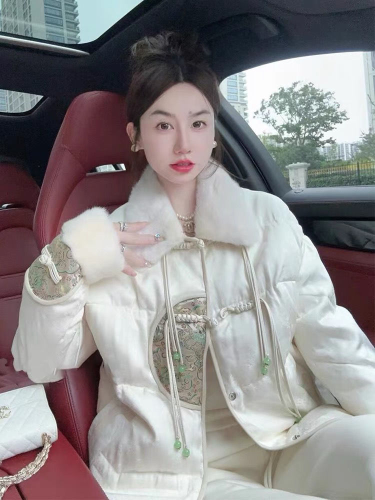 波司断码水貂毛皮草拼接羽绒服女短款重工刺绣新中式国风90绒白鸭