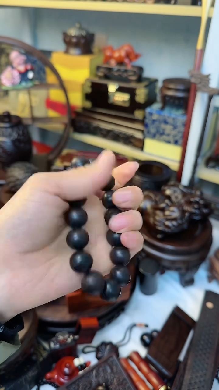 【闪购商品】红贵宝木雕手串孤品无礼盒