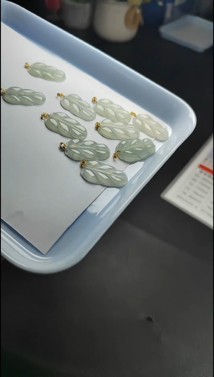 【闪购商品】翡翠吊坠(不含链)18K金镶嵌叶子（多样性发一）