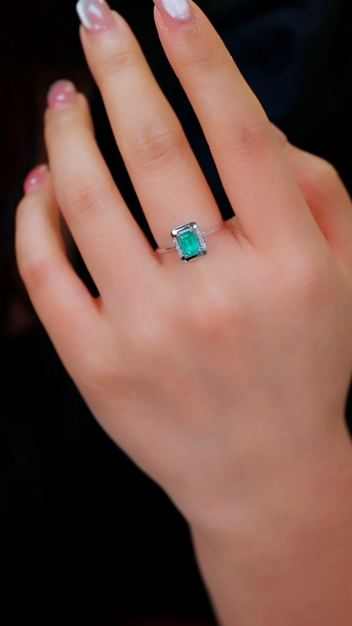 【闪购商品】祖母绿戒指18K金镶嵌0.62CT@@Q1349