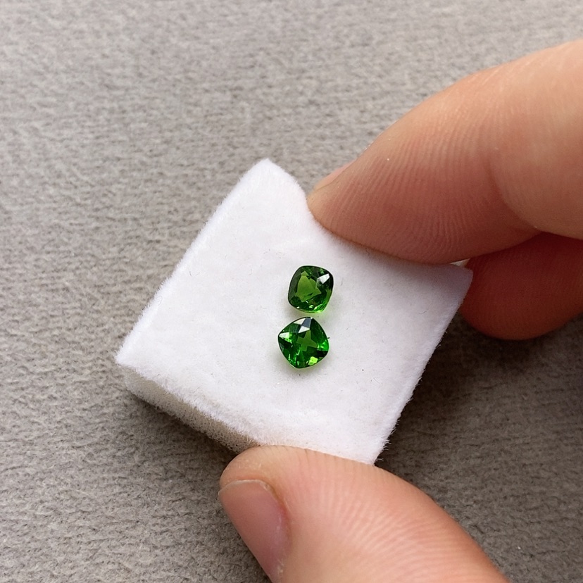 【闪购商品】透辉石裸石未镶嵌方4mm