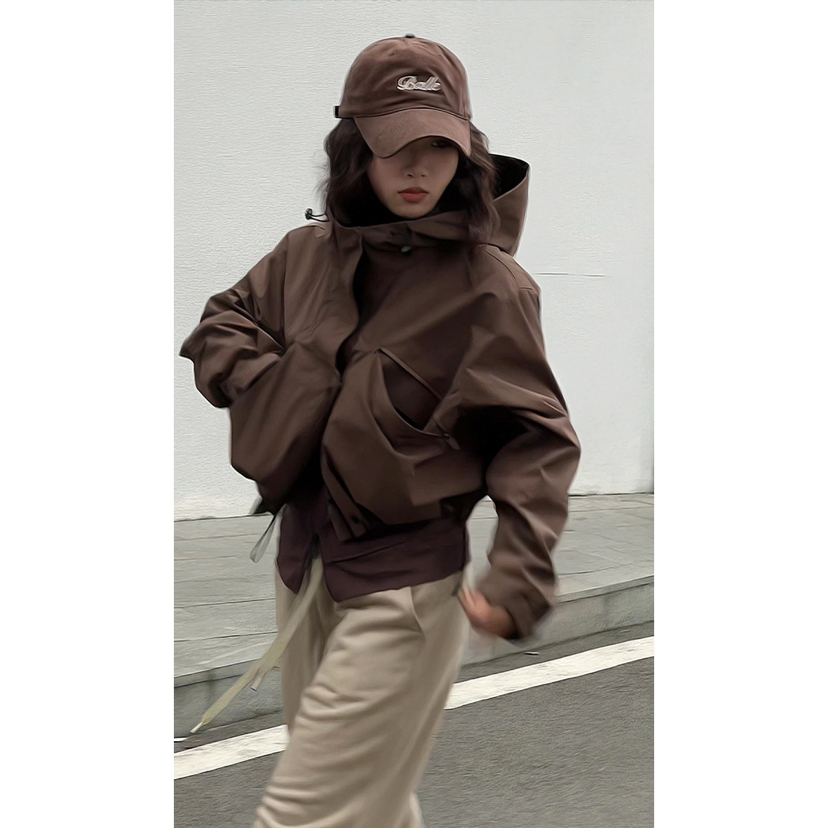 2024春季新款小个子设计感美式复古连帽冲锋衣短款工装外套女休闲