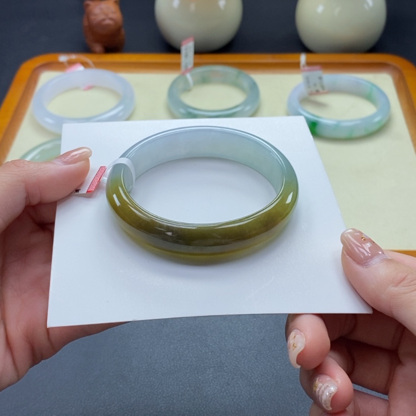 【闪购商品】翡翠手镯（贵妃镯）未镶嵌