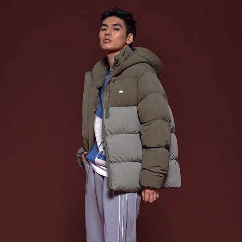 阿迪达斯三叶草外套男装冬季新款600蓬保暖鸭绒连帽羽绒服 HZ0682