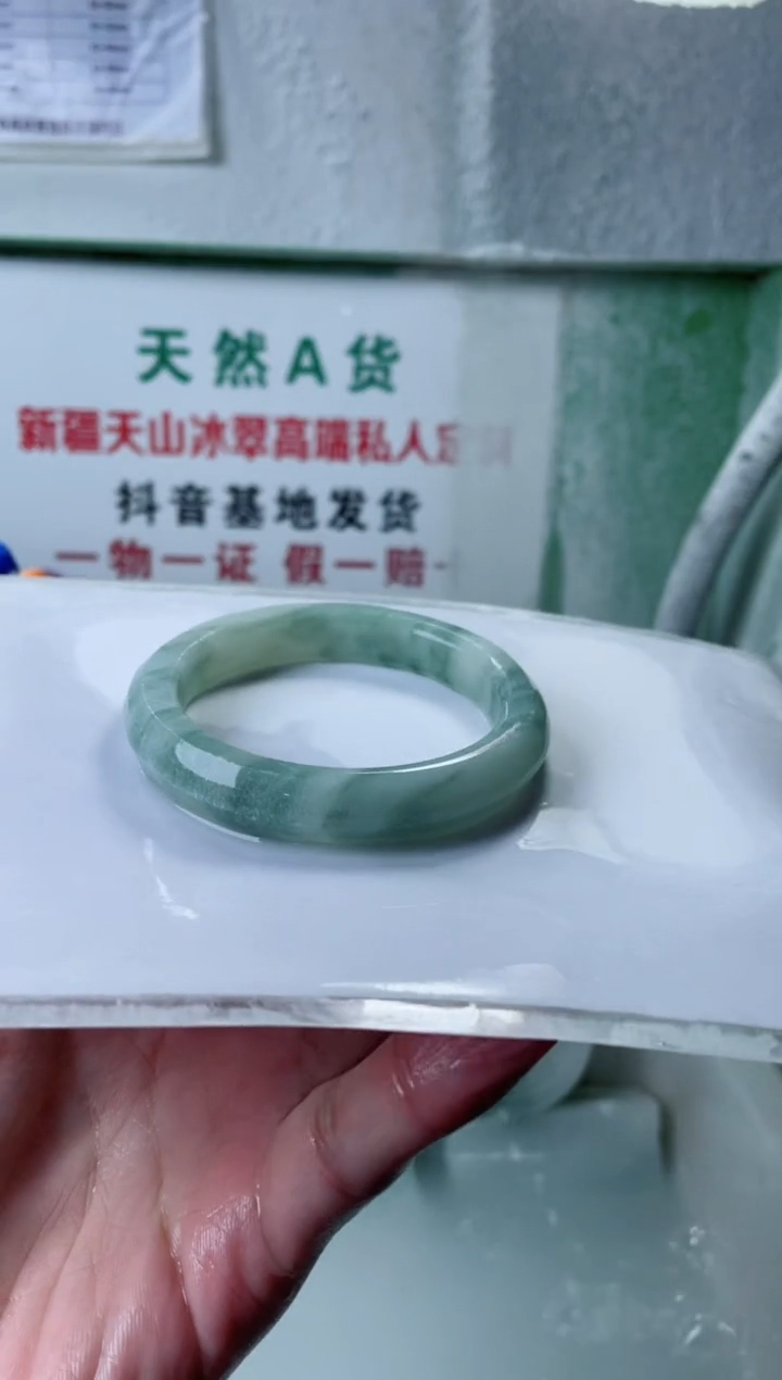 【闪购商品】定制石英质玉手镯未镶嵌62