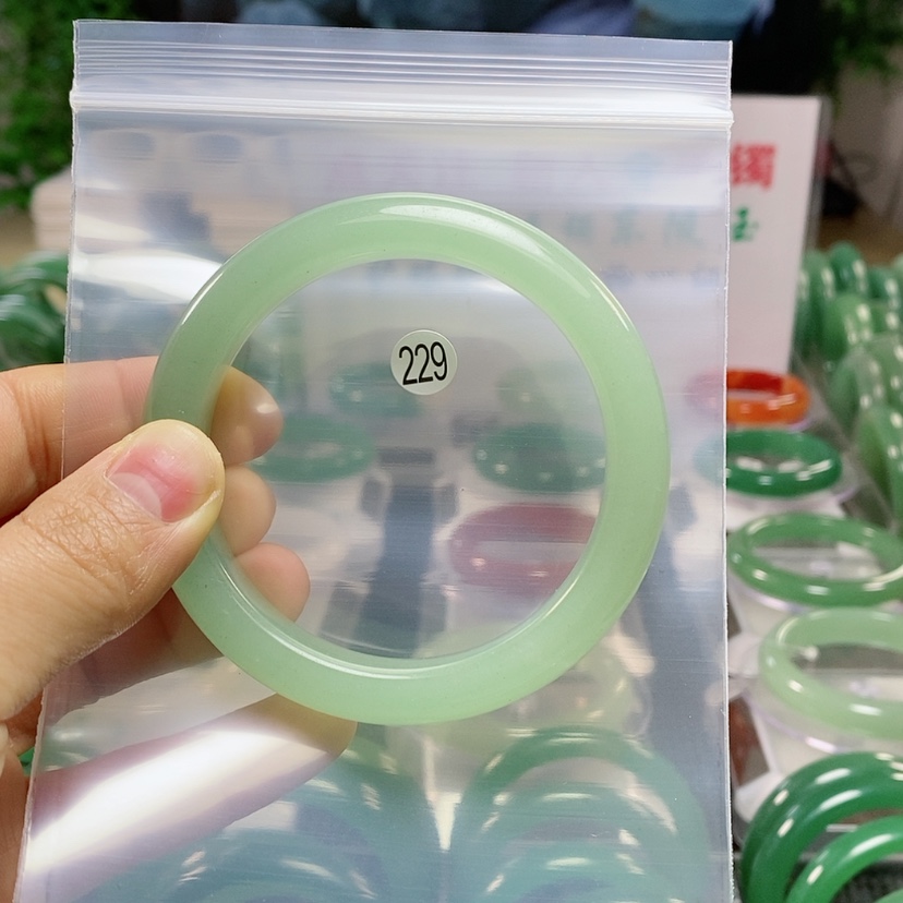 【闪购商品】东陵石手镯未镶嵌李**?56
