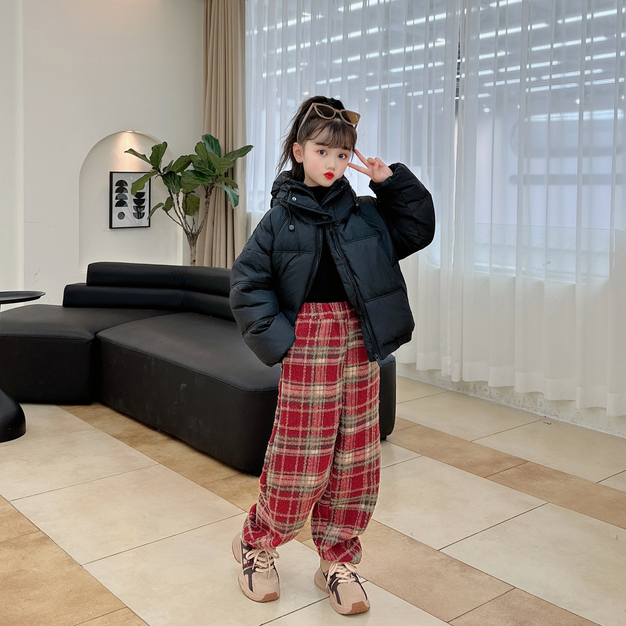 短款女童羽绒服2024冬装蛋糕帽羽绒服韩系时髦洋气保暖白鸭绒加厚