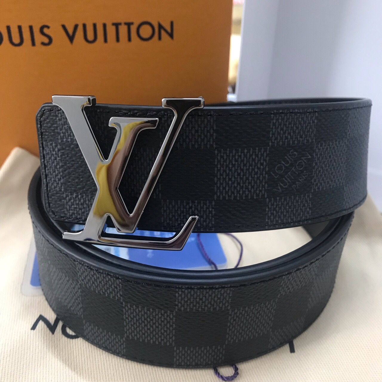 全新未使用 LouisVuitton/路易威登 95码亮黑扣棋盘格黑宽4cm
