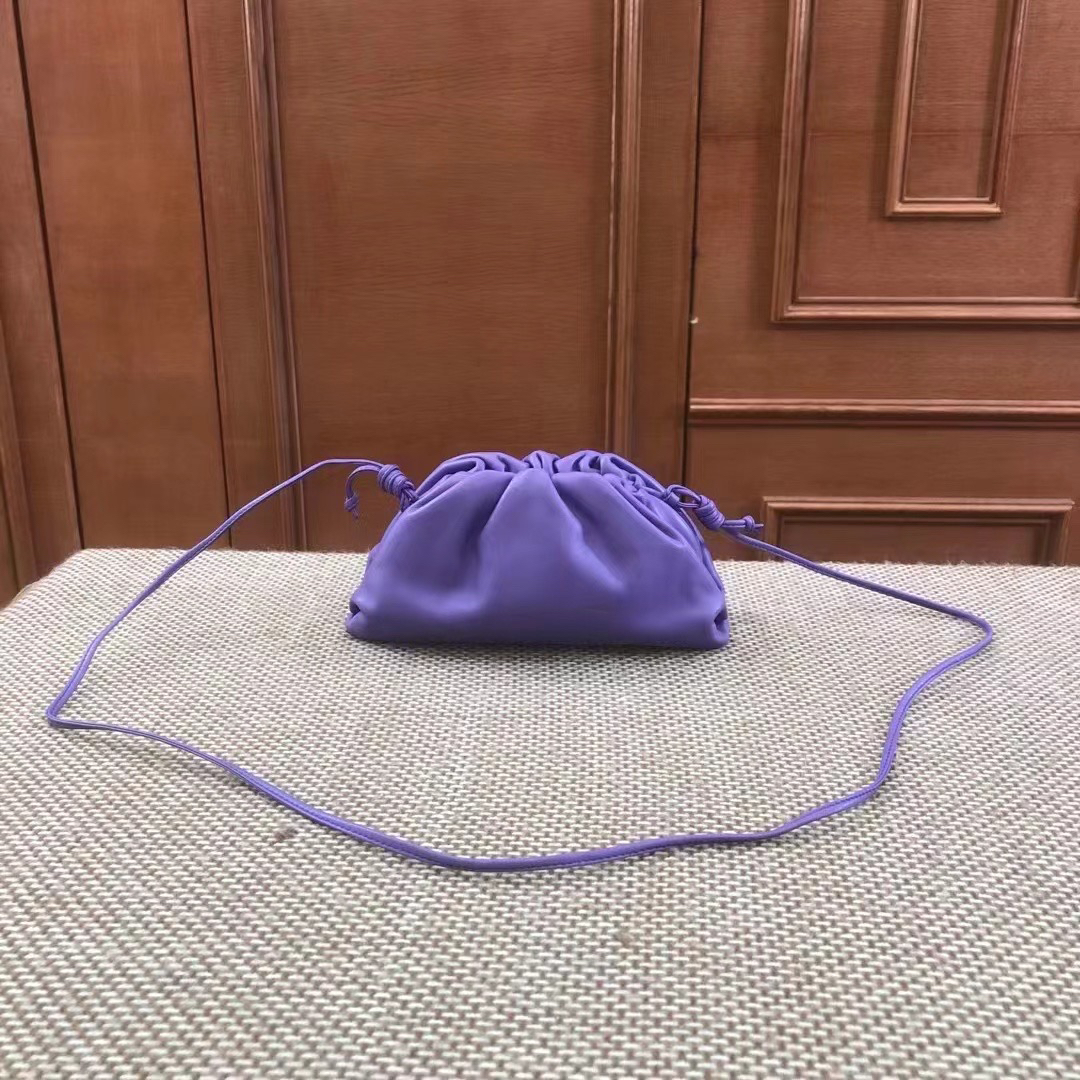 99新 BOTTEGA VENETA/葆蝶家 BV云朵包紫色小号斜挎包