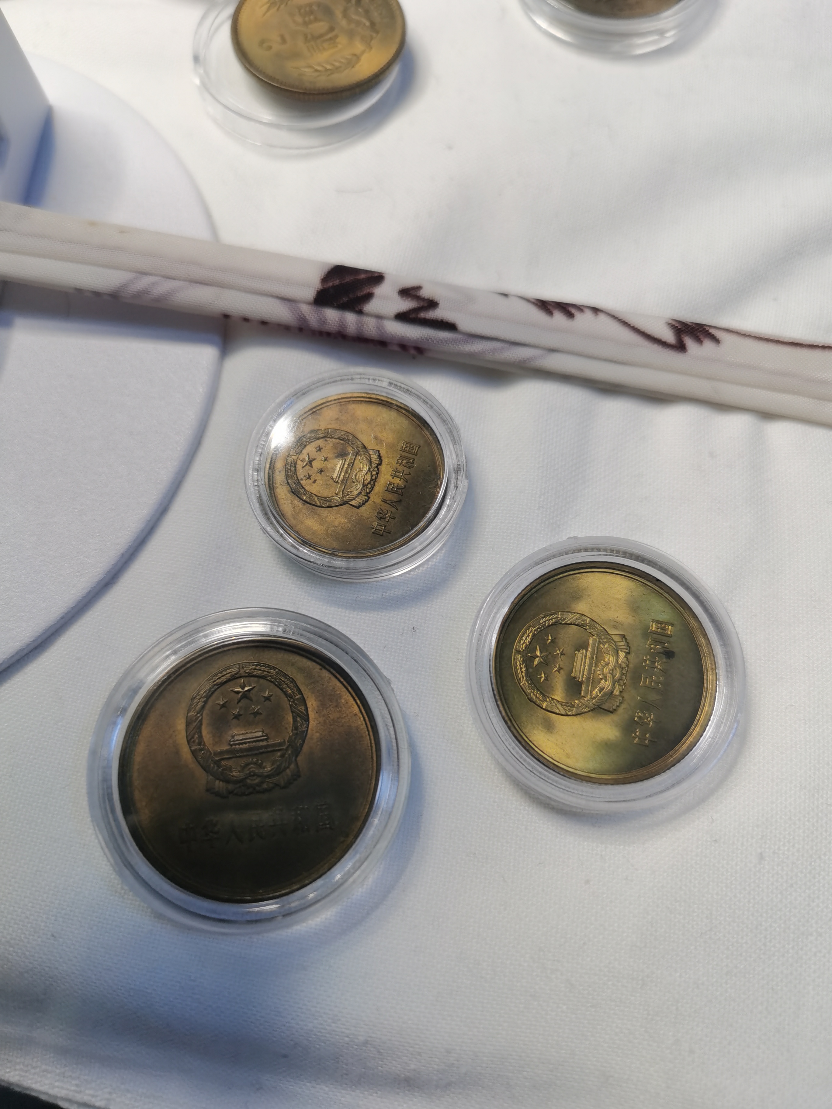 长城币1980年五角两角一角硬币。