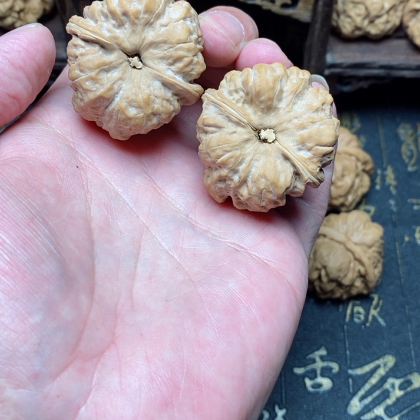 【闪购商品】桃核吊坠